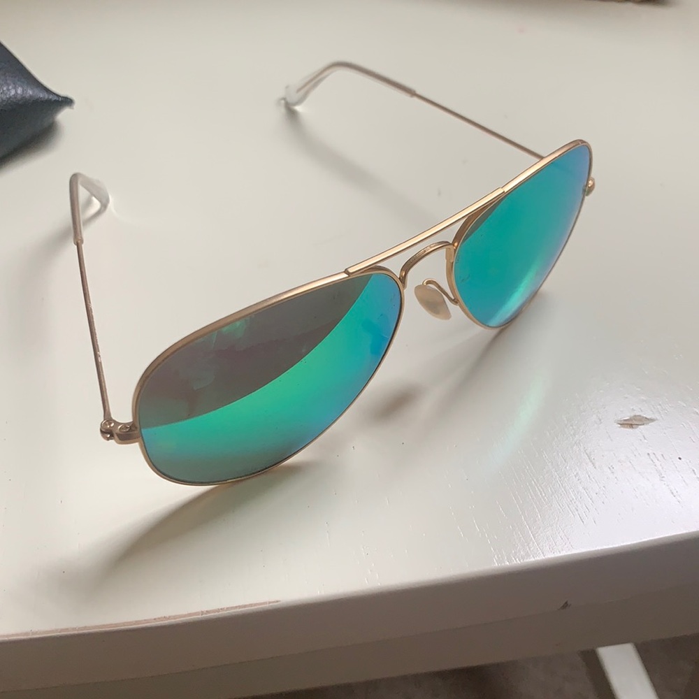 blue sunglass